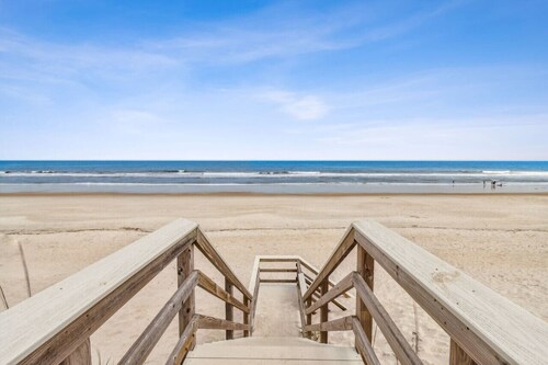 Turtle Loft | Charming Oceanfront Loft | Multiple Decks | Private Beach Access