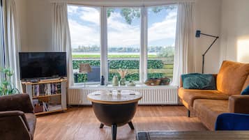 Smart TV, DVD player, stereo