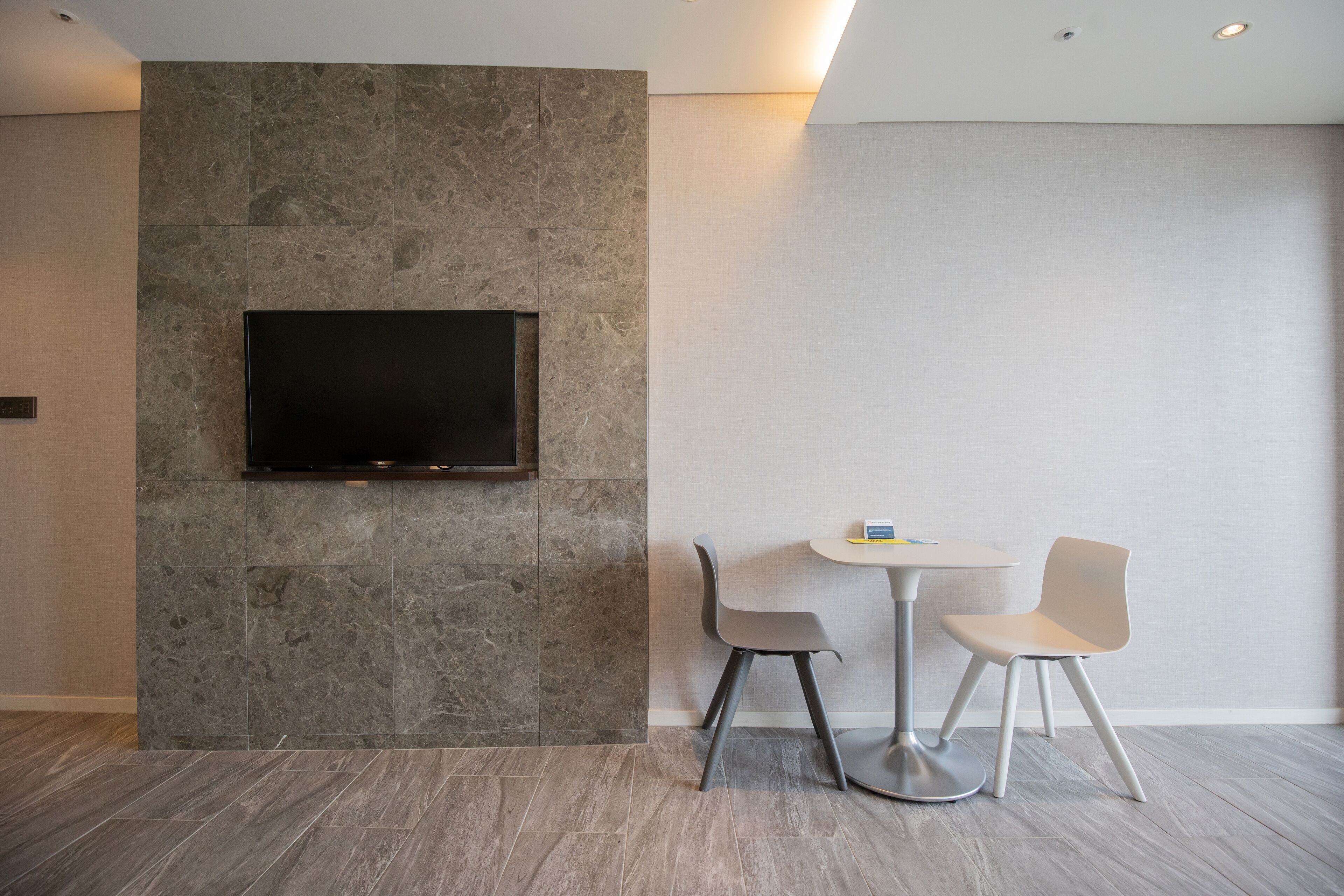 king premier jacuzzi | desk, blackout curtains, free wifi, bed sheets