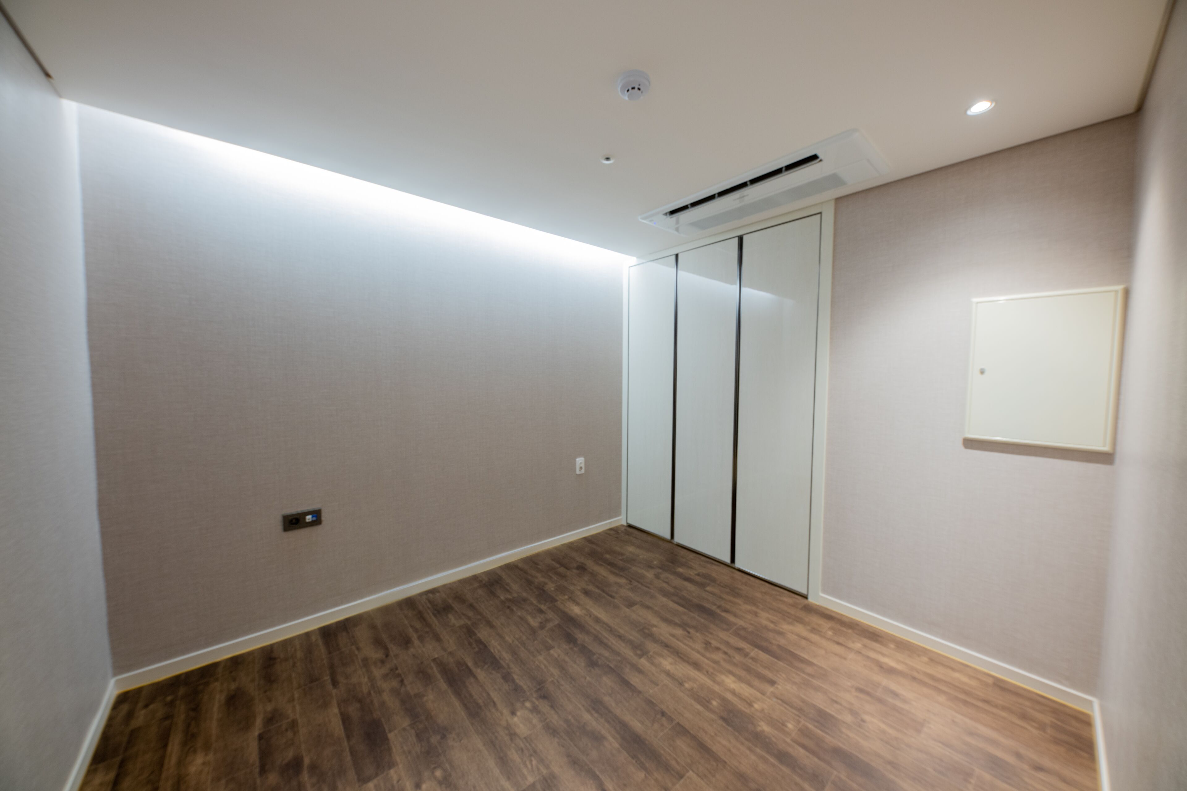 king premier | desk, blackout curtains, free wifi, bed sheets