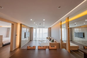 Loft Executive Suite | Living area