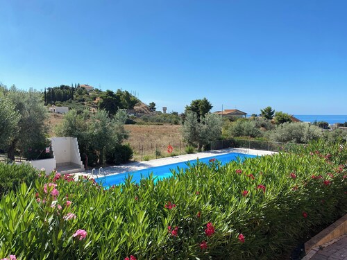 Apartment - Sleeps 3 &  swimming pool