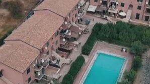 A large building with a swimming pool surrounded by greenery. - Apartment - Sleeps 3 &  swimming pool (Realmonte)