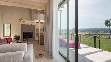 TV, tavolo da ping pong