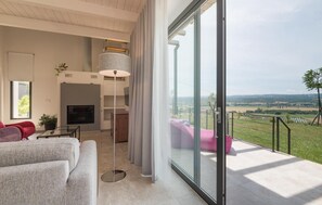 TV, ping pong - Lovely home in Alviano with kitchen (Alviano)