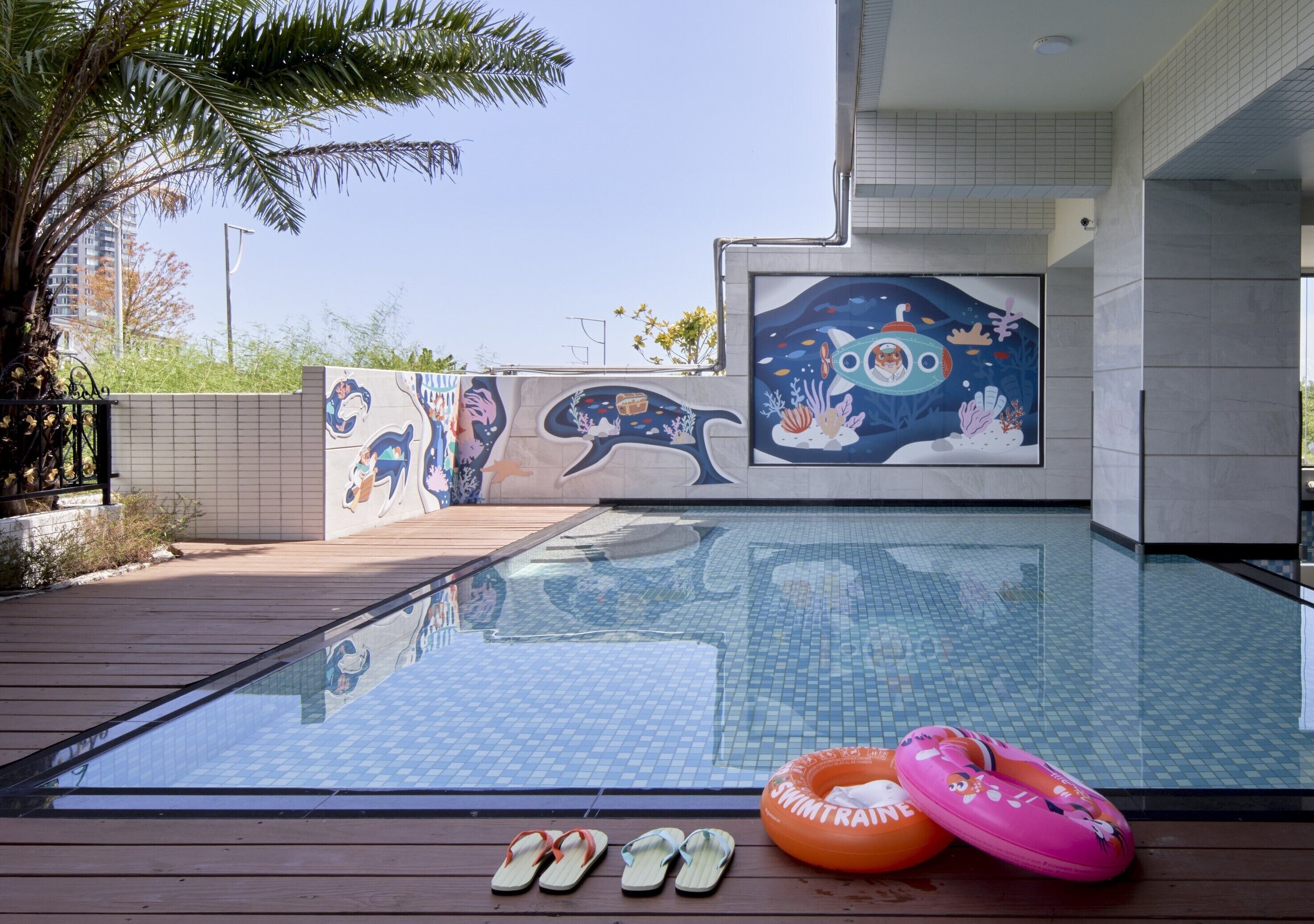 seasonal outdoor pool, lifeguards on site