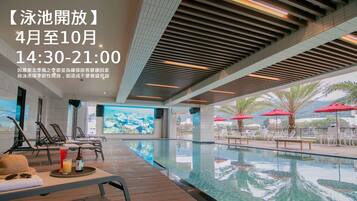 Seasonal outdoor pool, lifeguards on site