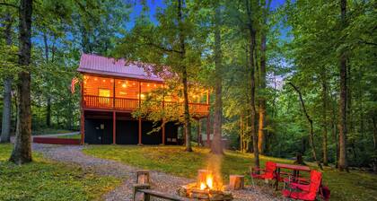 Log Cabin, UTK/Neyland, Smokies, 16acres, FP, HotTub, GameRoom, Fishing, Pets