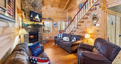 Log Cabin near UTK, FP, Hot tub, Firefighter game room, fishing, trails, Pets OK