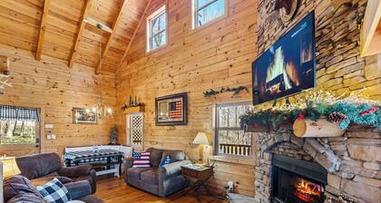 Log Cabin, UTK/Neyland, Smokies, 16acres, FP, HotTub, GameRoom,Fishing,Golf,Pets