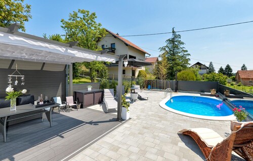 Gorgeous home in Cresnjevec, Tuhelj with sauna