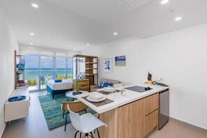 Bügeleisen/Bügelbrett, Reisekinderbett, kostenloses WLAN, Bettwäsche