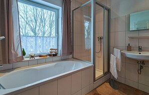 Combined shower/tub - 3 bedroom cozy home in Pulsnitz (Pulsnitz)