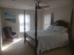 4 bedrooms, desk, iron/ironing board, free WiFi
