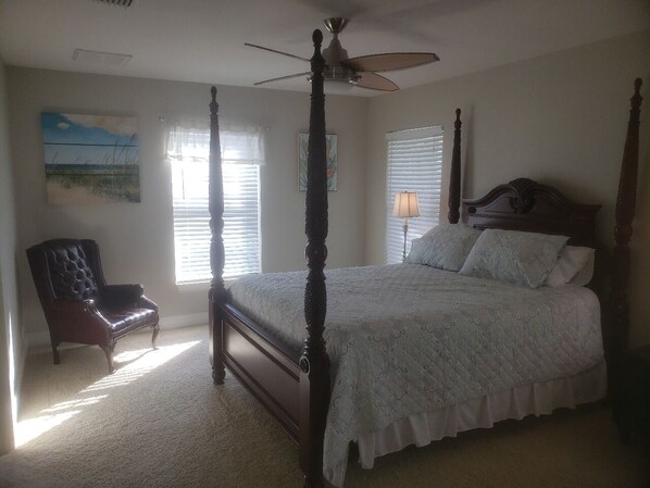 4 bedrooms, desk, iron/ironing board, free WiFi - 4BR Home with Private Dock on Warm Spring Fed Canal with Gulf Access (Hudson)