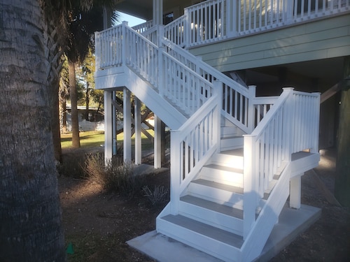 4BR Home with Private Dock on Warm Spring Fed Canal with Gulf Access