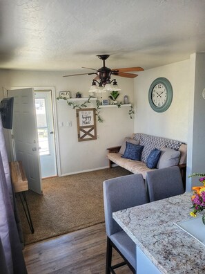 智能電視、書籍