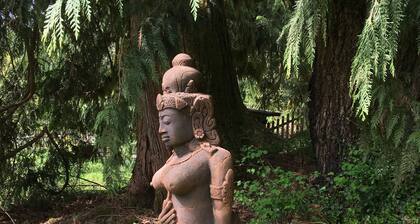 Artistic Comfort at North Cascades EcoGarden! --Non-toxic -see below