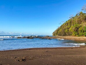 Beach nearby, sun loungers, beach towels