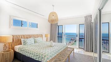 3 habitaciones, tabla de planchar con plancha y cuna de viaje