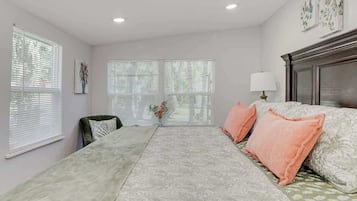 3 bedrooms, iron/ironing board, travel cot, free WiFi