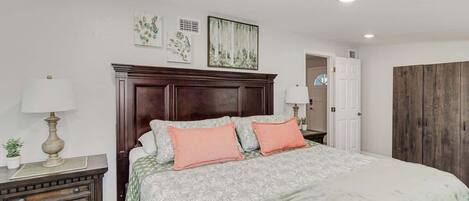 3 bedrooms, iron/ironing board, travel crib, free WiFi