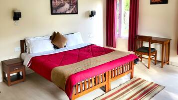 Deluxe Room | Desk, laptop workspace, free WiFi, bed sheets