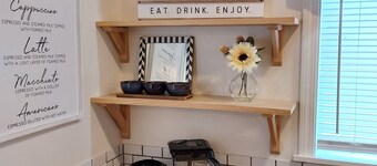 Hometown FAVE - Spacious 2-BDRM Cottage Near Downtown Albany & Close to OSU