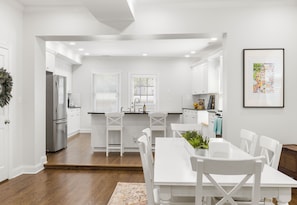 Dining - Book with us ⭐️3 bd 2.5 ba in Historic Washington DC Home (Washington)
