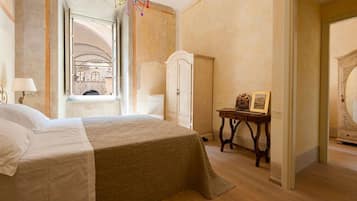 2 bedrooms, in-room safe, desk, iron/ironing board