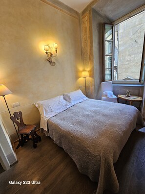 2 Schlafzimmer, Zimmersafe, Schreibtisch, Bügeleisen/Bügelbrett