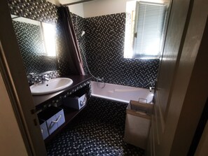 Badewanne, Haartrockner