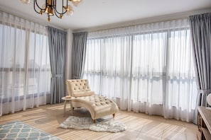 Family Apartment | 4 bedrooms, iron/ironing board, free WiFi