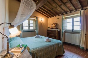 8 bedrooms, iron/ironing board, free WiFi, bed sheets