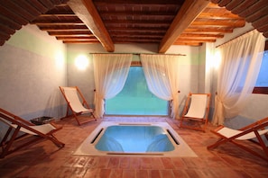 Interior - Stunning villa,Saltwaterpool,Sauna,Wi-Fi,fenced garden,table tennis,BBQ,sleep 16 (Toscana)
