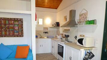 雪櫃、微波爐、焗爐、爐具