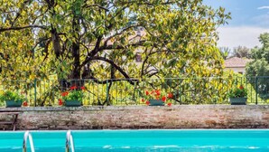A swimming pool with a brick wall and a metal railing. - Stunning 6-bed Private Villa With Pool Near Venice (Vicenza)