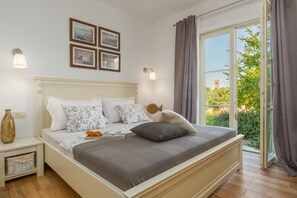 3 bedrooms, in-room safe, desk, iron/ironing board