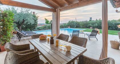 6 persons, heated pool, sea view, wifi, air conditioning,billiards,table tennis,