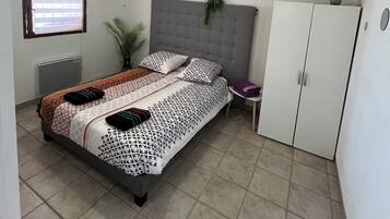 7 chambres, coffre-fort, fer et planche à repasser, lit de bébé portatif