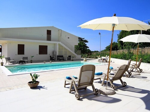 Villa Ciuridda with private pool wifi parking bowling green bbq