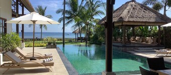 Vacation villa right by the sea