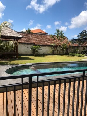 Villa (4 Bedrooms) | Balcón