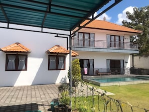 Villa (4 Bedrooms) | Balcony