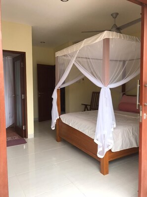 4 bedrooms, bed sheets - Villa Rumah Frida (Jimbaran)