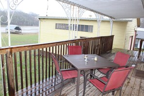 Outdoor dining - Sunrise Escape; Come enjoy breath taking sunrises! (Spring City)