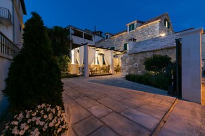 Terrace/patio - Villa Bante - Luxury Stone House (Kastela)
