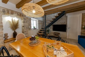 Deluxe Villa | Living area