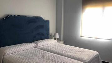 3 quartos, ferros/tábuas de passar roupa, Wi-Fi de cortesia