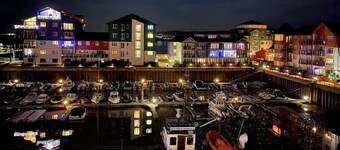Luxurious Exmouth marina apartment, a few minutes from miles of sandy beach